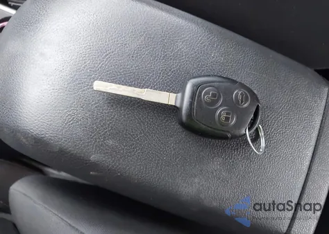 2014 Ford Fiesta Se z USA, uszkodzony, nr VIN 3FADP4BJ6EM232980